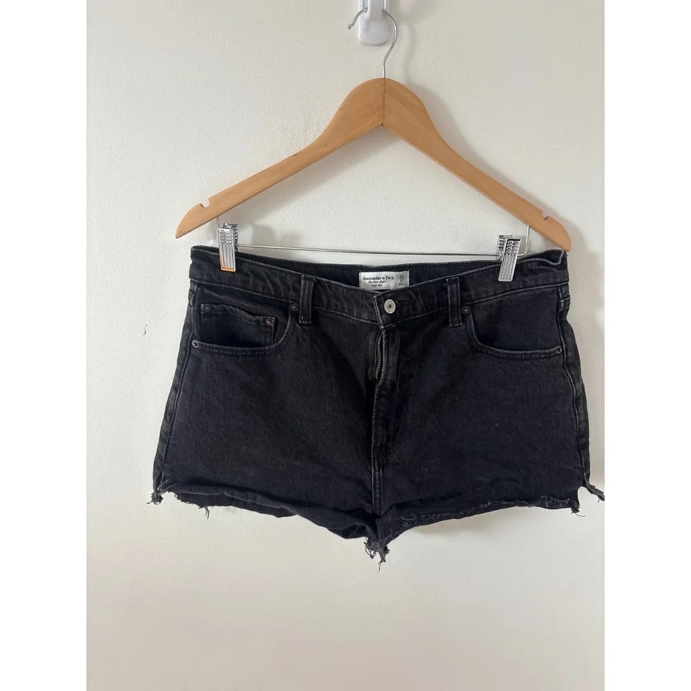 Abercrombie & Fitch The Mom Short High Rise Washed Black Denim Raw Hem 31 12